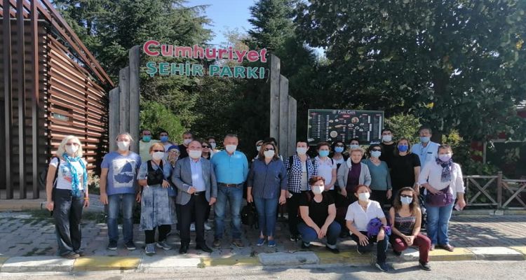Ankara Cumhuriyet Okurları Derneği, Cumhuriyet Parkında Belediye Başkanı Turhan Bulut ile Buluştu.