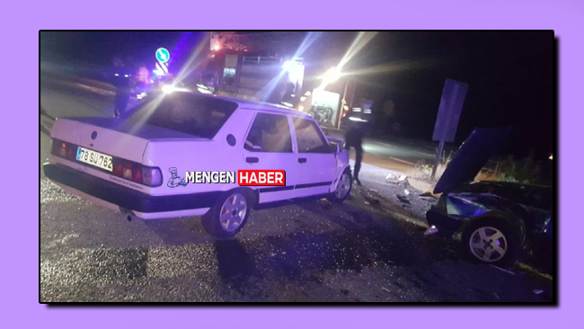 Mengen Çubuk Köyü Kavşağında İki Otomobil Çarpıştı. 1’i Ağır 2 Yaralı Var
