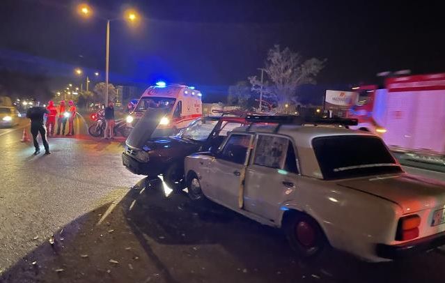 Garip Kaza….BMW Şahin’e, Murat 124 Şahin’e Çarptı